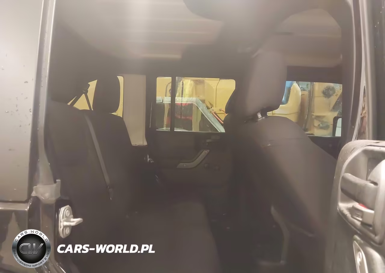 2017 Jeep Wrangler Unlimited Sport 4X4 VIN:1C4BJWDG3HL573713 - 8