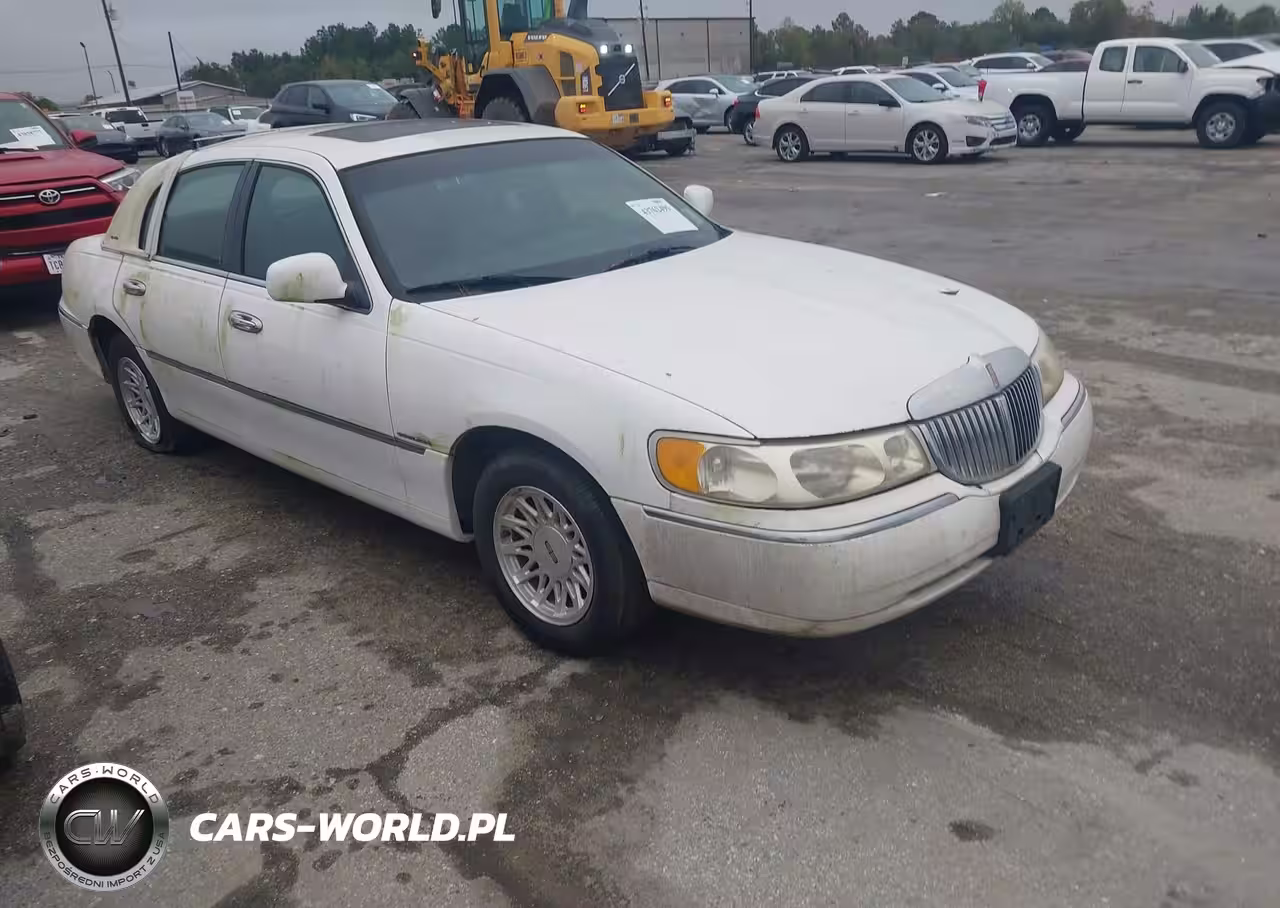 1999 Lincoln Town Car Signature