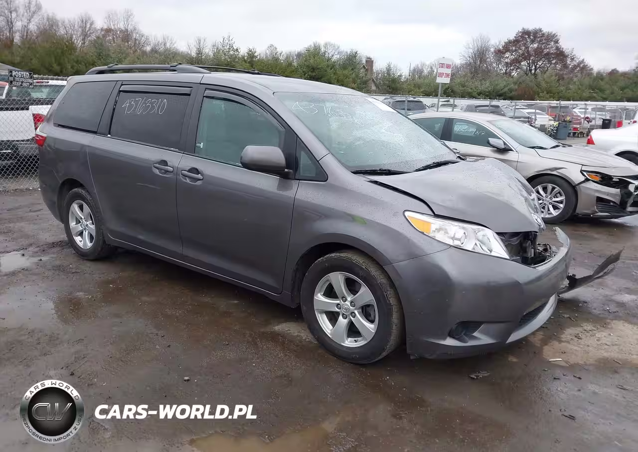 2015 Toyota Sienna Le 8 Passenger