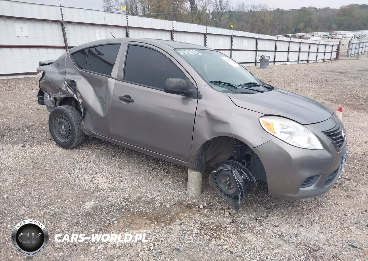 2014 Nissan Versa 1.6 S+ – zdjęcie 1 z 16