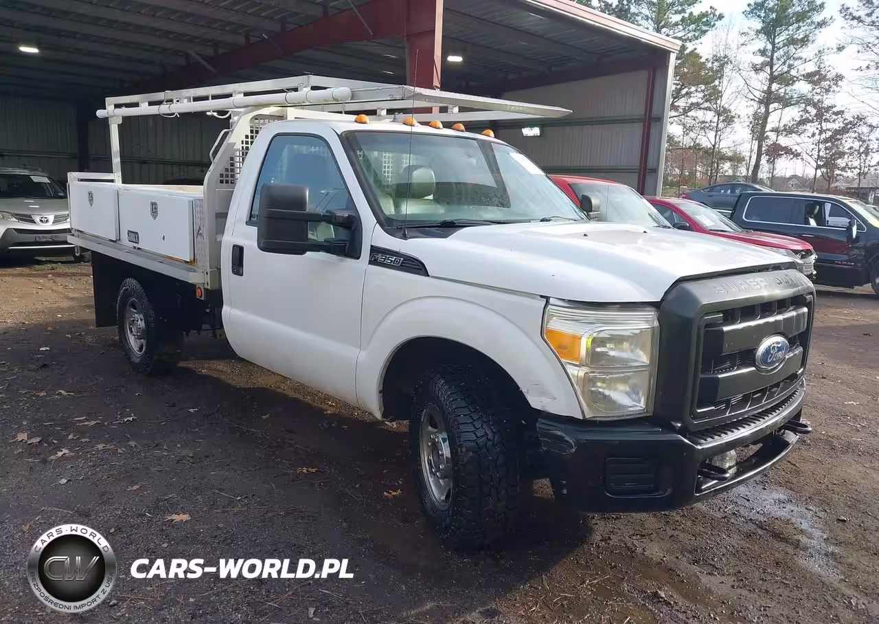 2011 Ford F-350 Chassis Xl