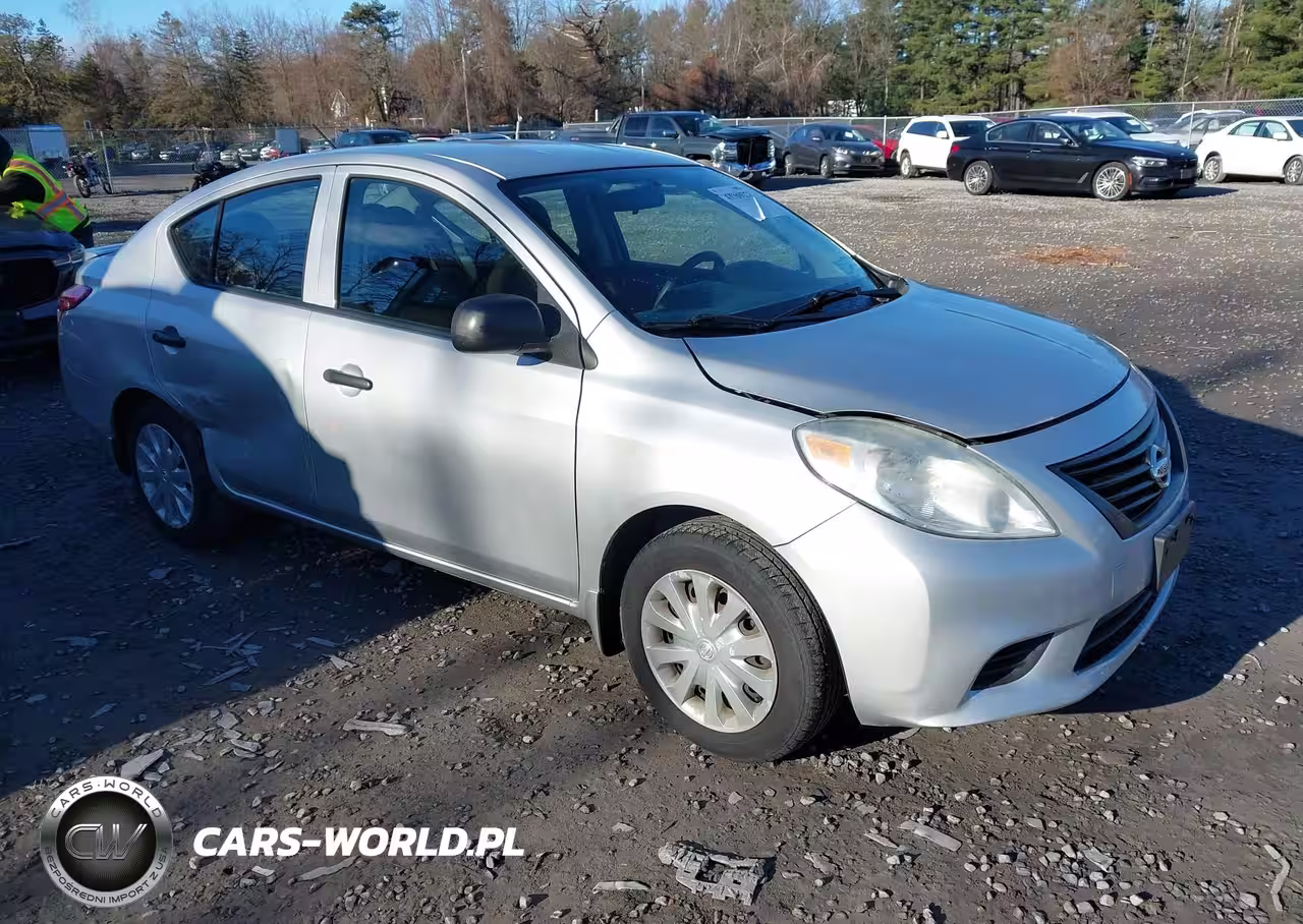 2014 Nissan Versa 1.6 S+