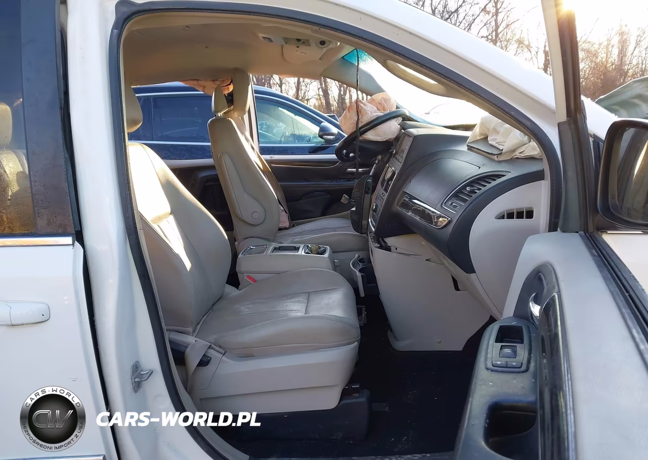 2012 Chrysler Town & Country Touring VIN:2C4RC1BG3CR369380 - 5