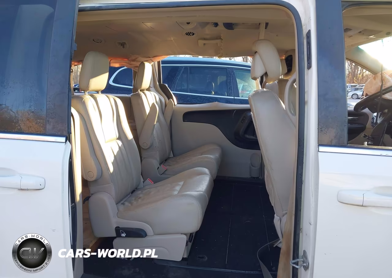 2012 Chrysler Town & Country Touring VIN:2C4RC1BG3CR369380 - 8