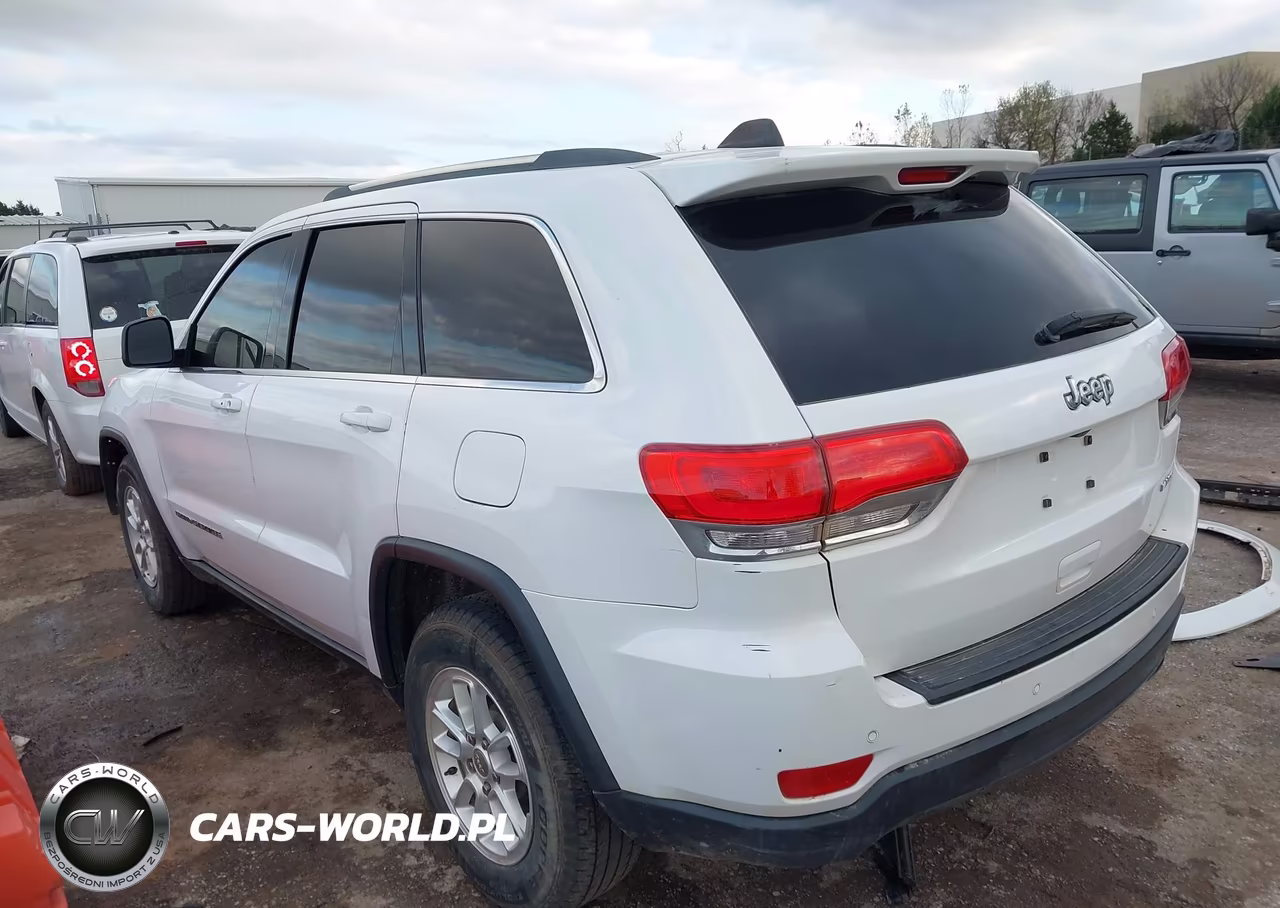 2018 Jeep Grand Cherokee Laredo E 4X2 VIN:1C4RJEAG6JC323031 - 3