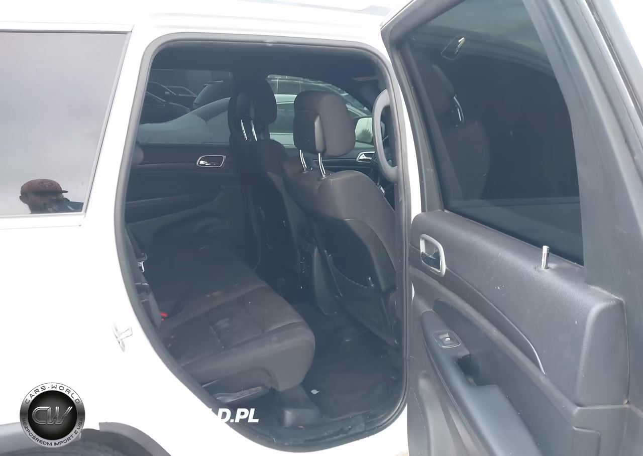 2018 Jeep Grand Cherokee Laredo E 4X2 VIN:1C4RJEAG6JC323031 - 8