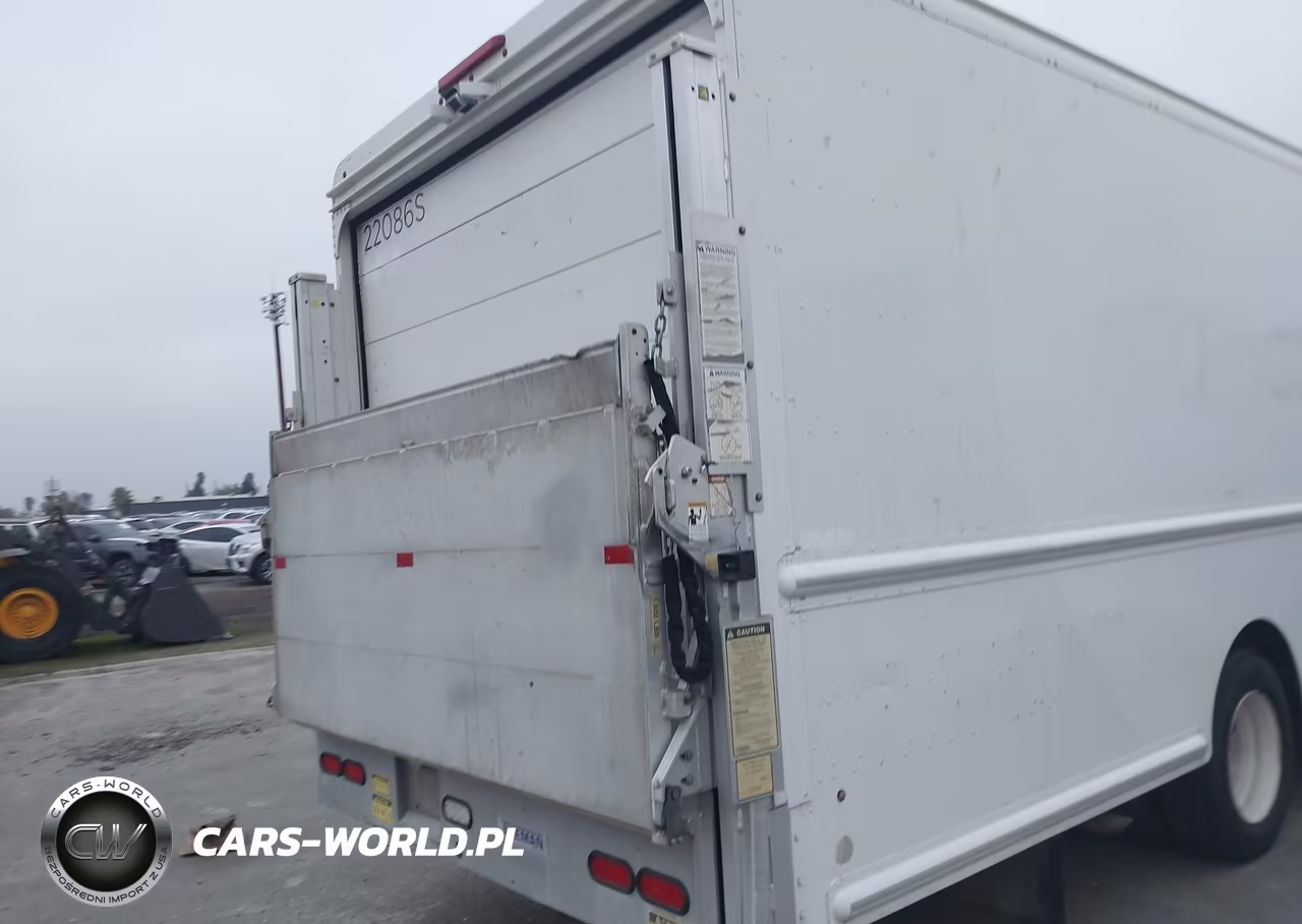 2012 Freightliner Chassis M Line Walk-In Van VIN:4UZAC3DV6CCBT7139 - 19