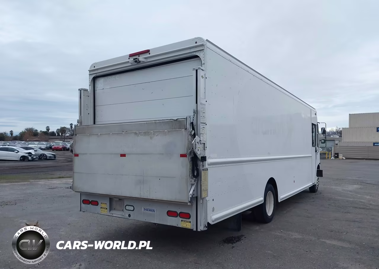 2012 Freightliner Chassis M Line Walk-In Van VIN:4UZAC3DV6CCBT7139 - 4