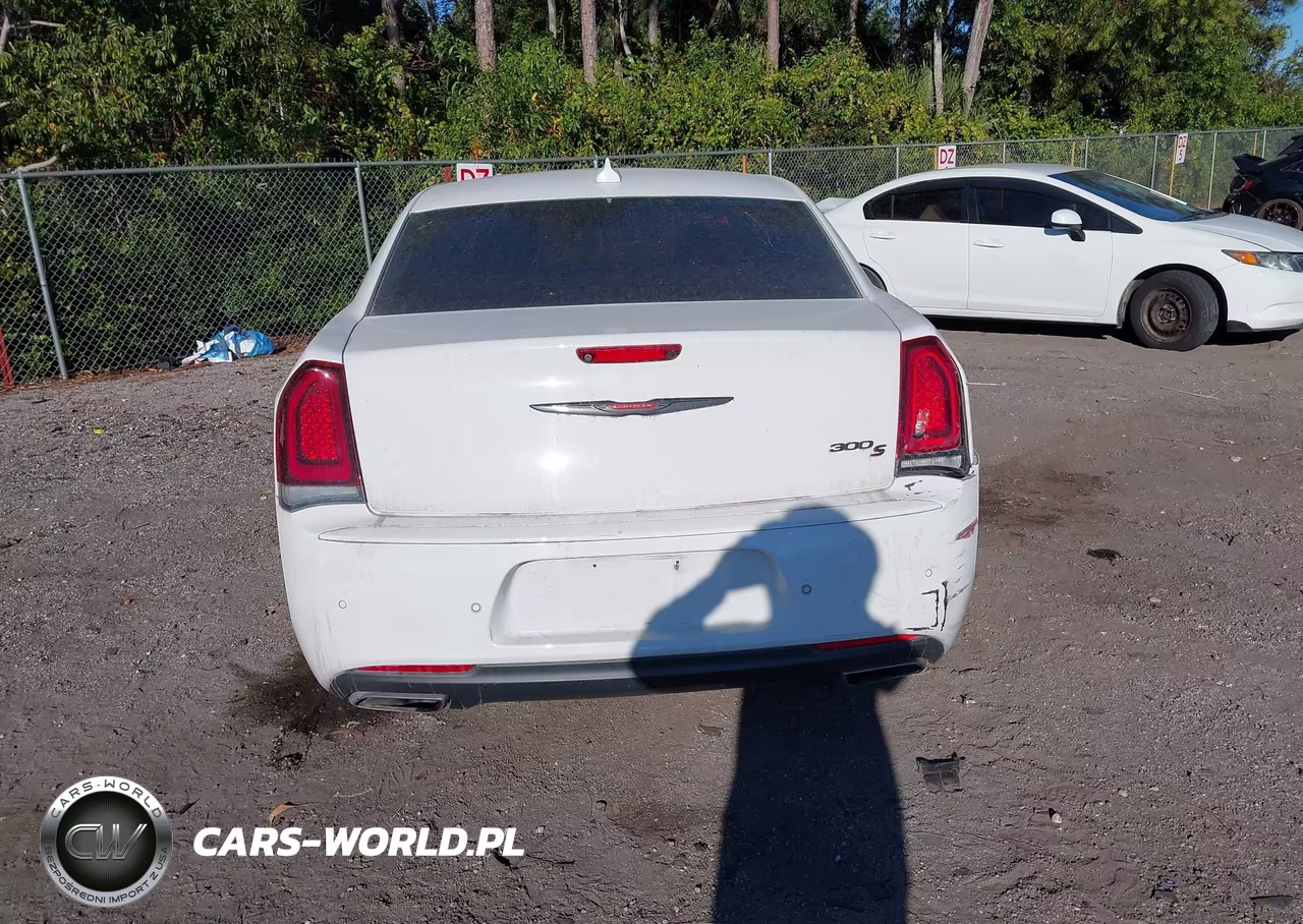 2021 Chrysler 300 VIN:2C3CCABG0MH537039 - 16