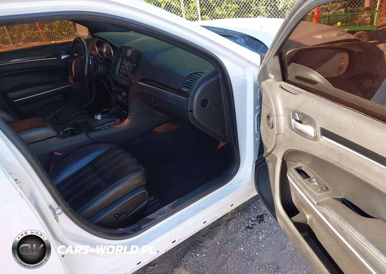 2021 Chrysler 300 VIN:2C3CCABG0MH537039 - 5
