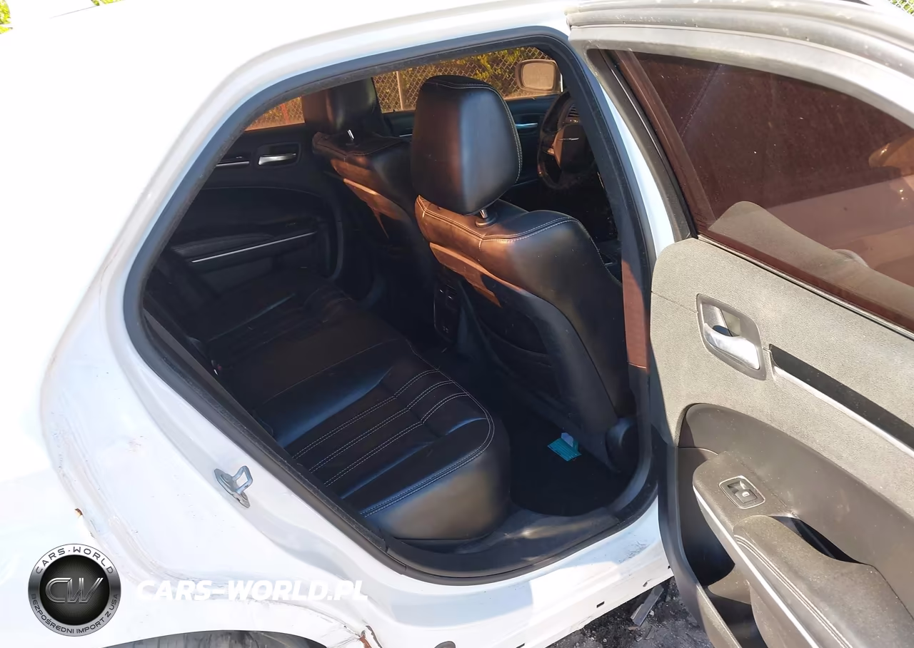 2021 Chrysler 300 VIN:2C3CCABG0MH537039 - 8