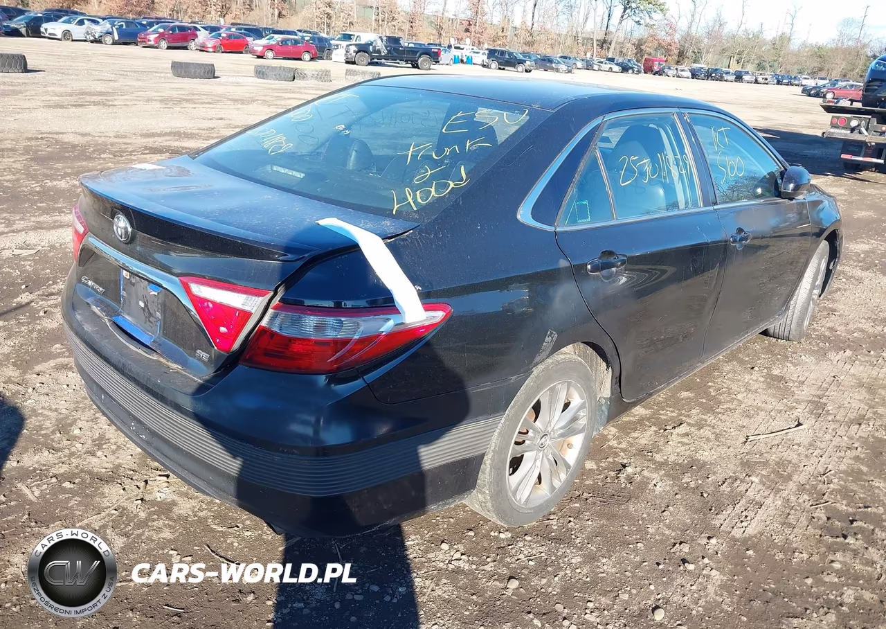 2015 Toyota Camry Se VIN:4T1BF1FK8FU105923 - 4