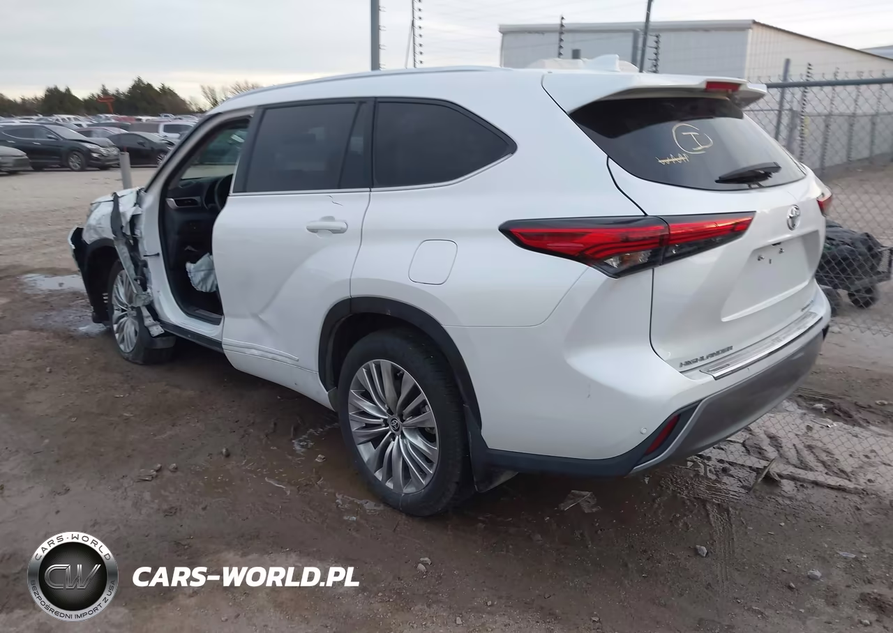 2023 Toyota Highlander Platinum VIN:5TDKDRAH7PS025989 - 3