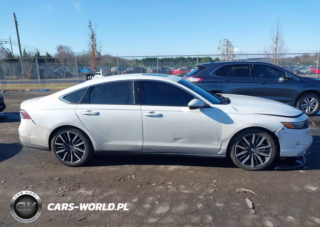 2025 Honda Accord Hybrid Touring VIN:1HGCY2F86SA009301 - 13