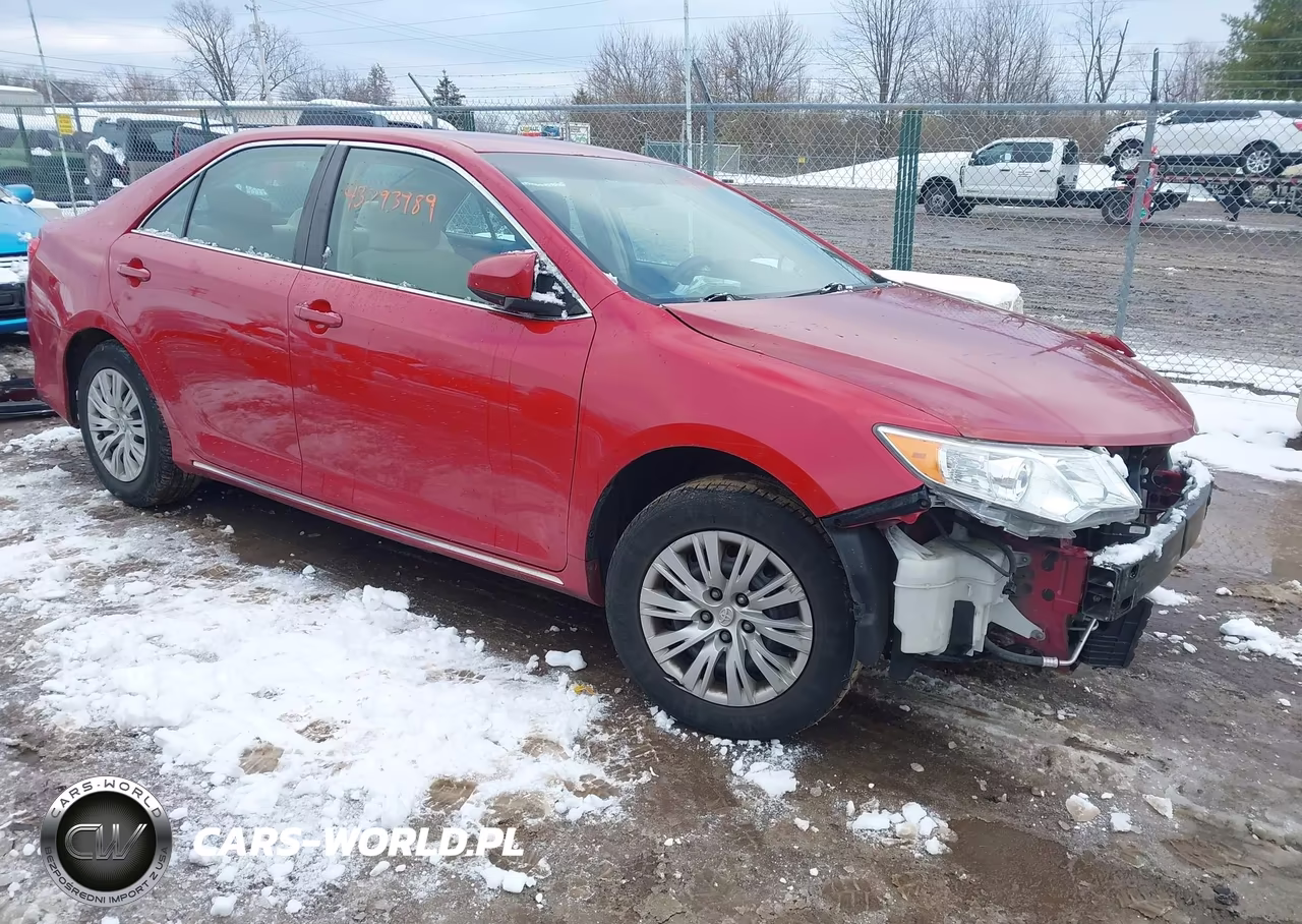 2014 Toyota Camry Le – zdjęcie 1 z 19