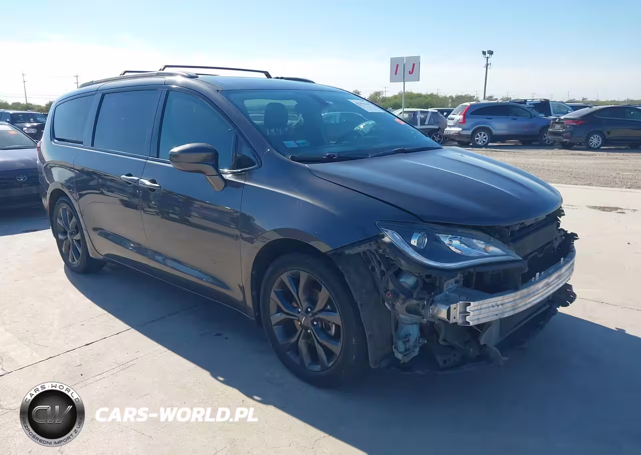 2018 Chrysler Pacifica Touring Plus