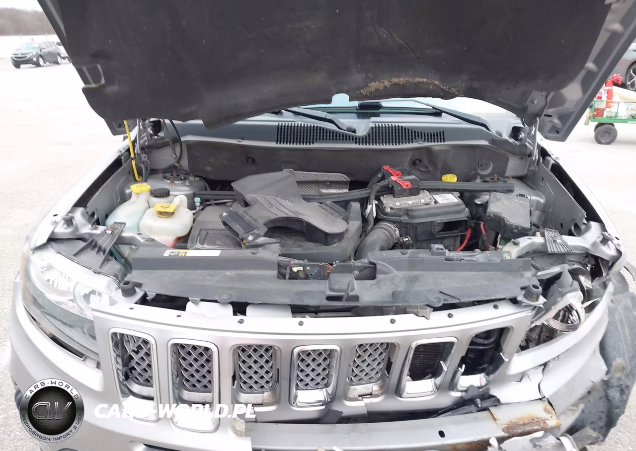 2015 Jeep Compass Latitude VIN:1C4NJDEB4FD340483 - 10