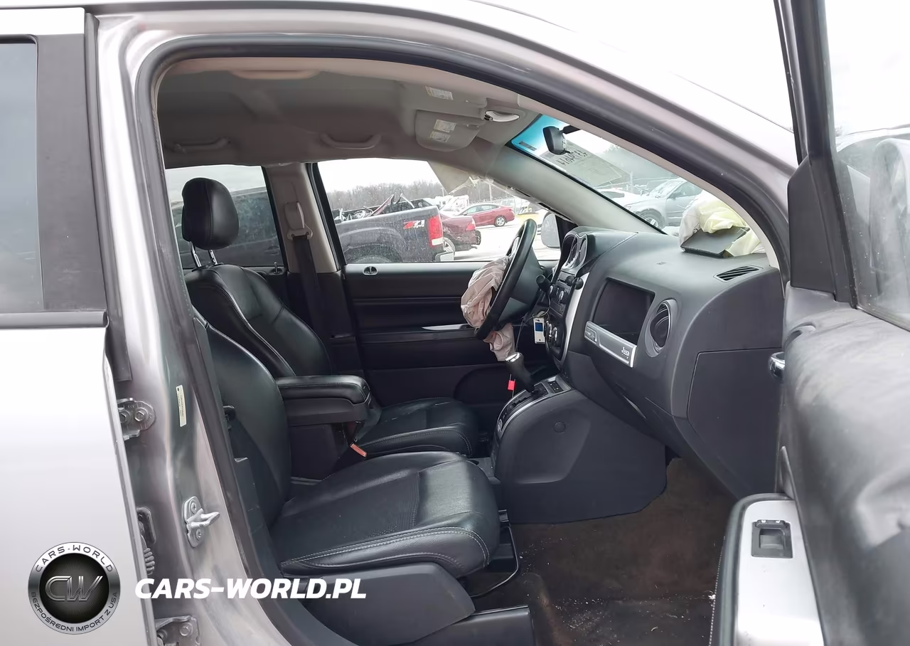 2015 Jeep Compass Latitude VIN:1C4NJDEB4FD340483 - 5