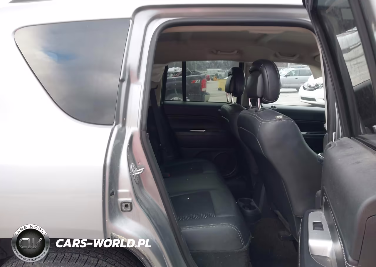 2015 Jeep Compass Latitude VIN:1C4NJDEB4FD340483 - 8