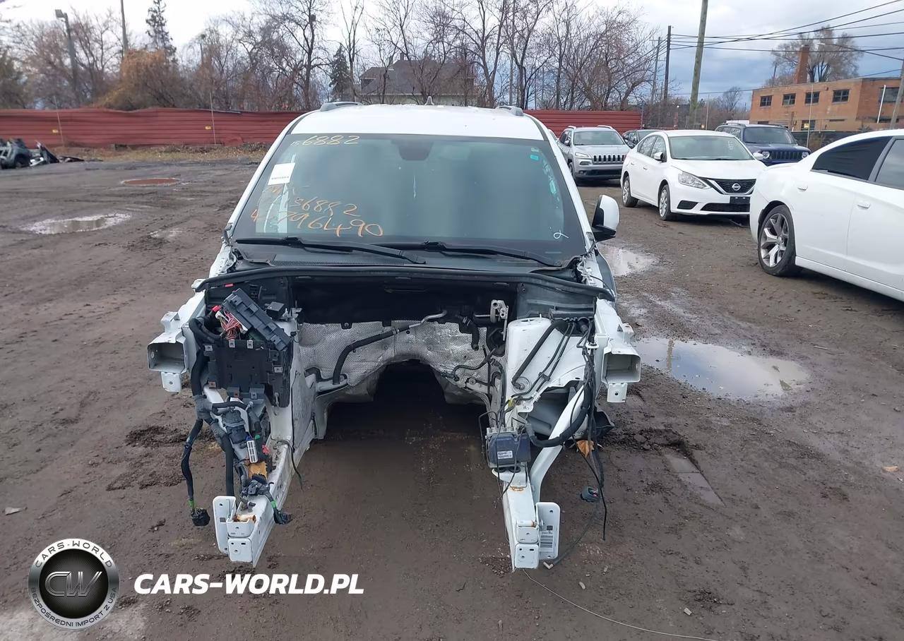 2018 Jeep Grand Cherokee Laredo E 4X4 VIN:1C4RJFAG0JC156882 - 11