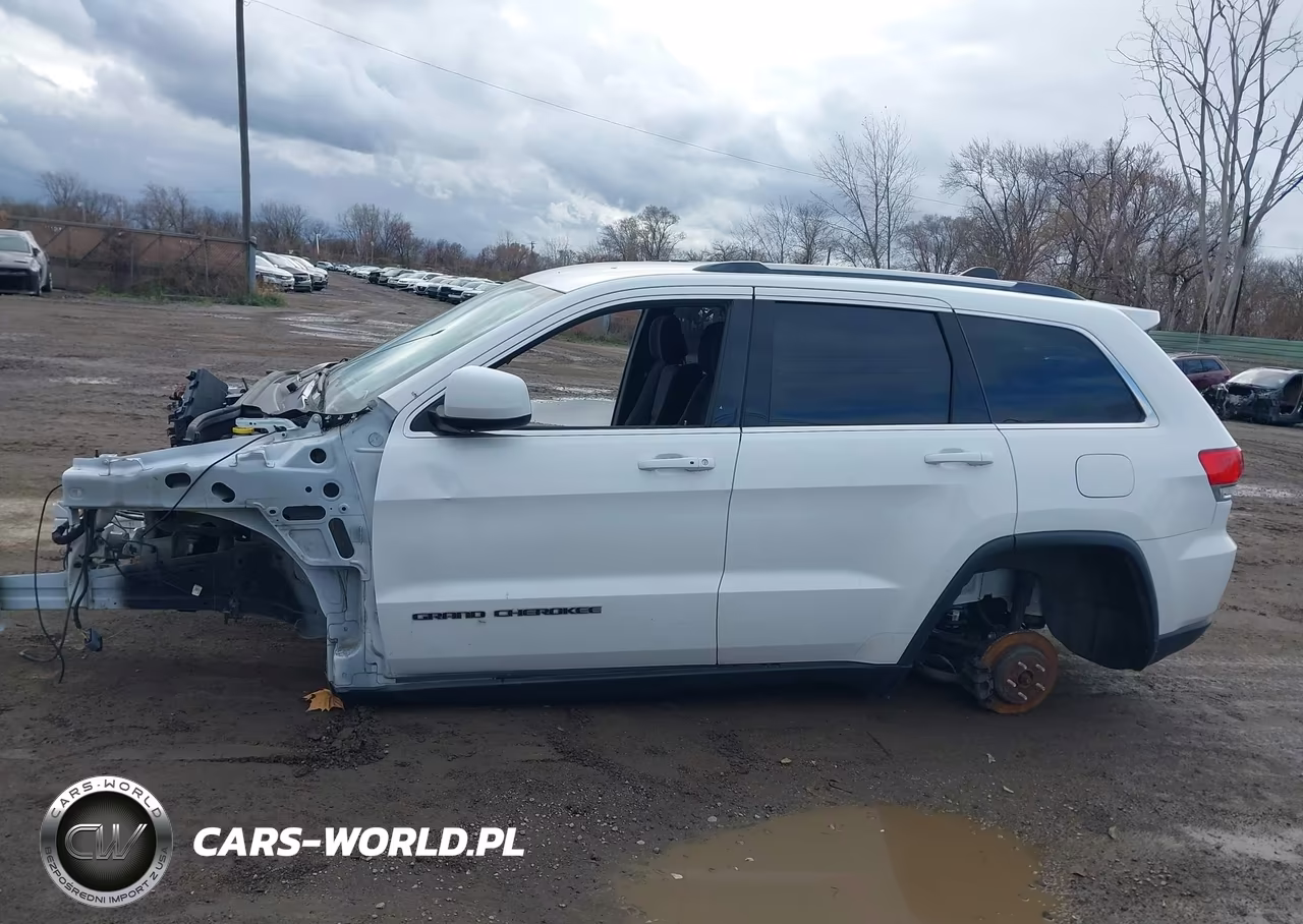 2018 Jeep Grand Cherokee Laredo E 4X4 VIN:1C4RJFAG0JC156882 - 13
