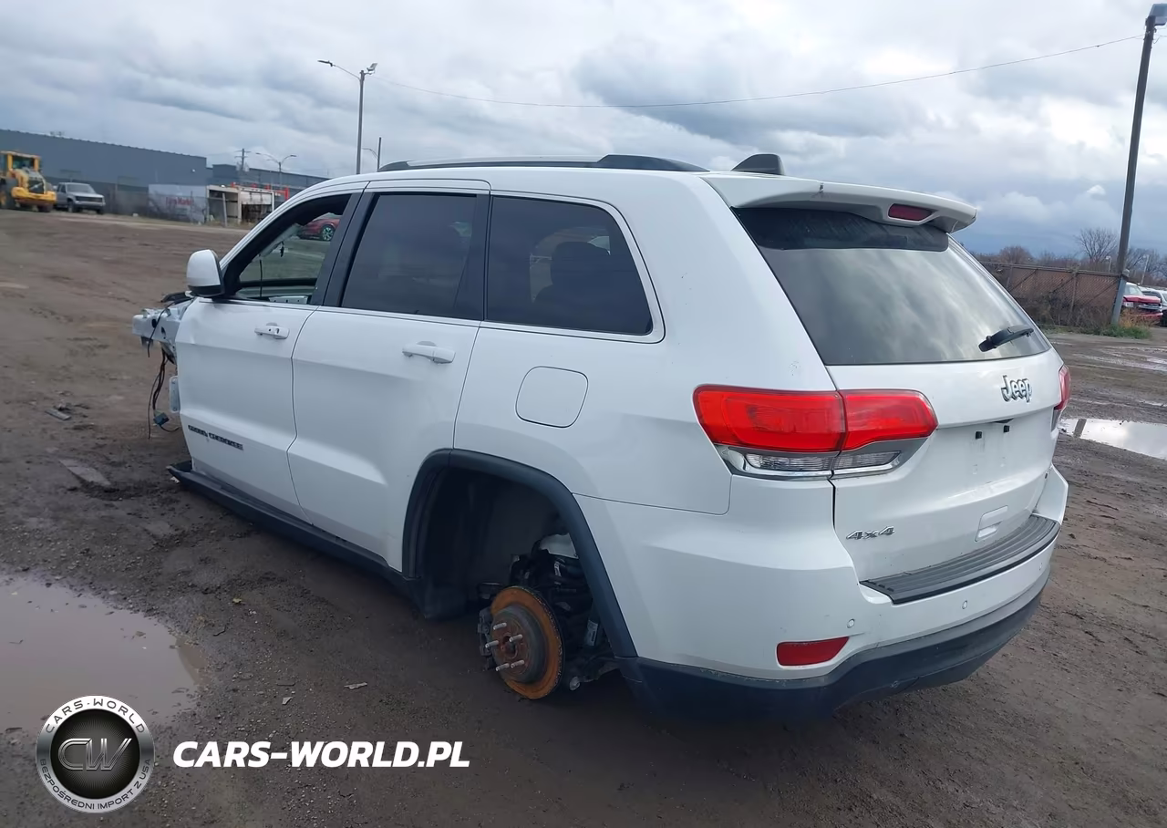 2018 Jeep Grand Cherokee Laredo E 4X4 VIN:1C4RJFAG0JC156882 - 3