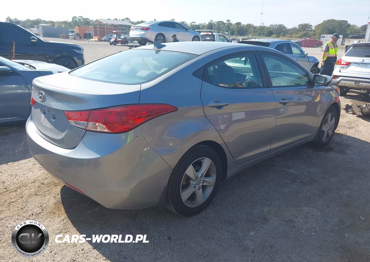 2013 Hyundai Elantra Gls VIN:KMHDH4AE9DU942764 - 4