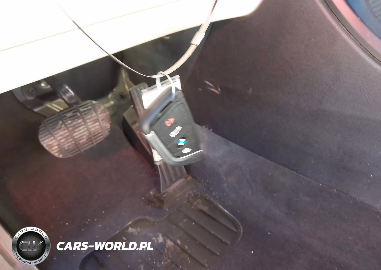 2018 BMW X1 xDrive28I VIN:WBXHT3C39J5L26260 - 11