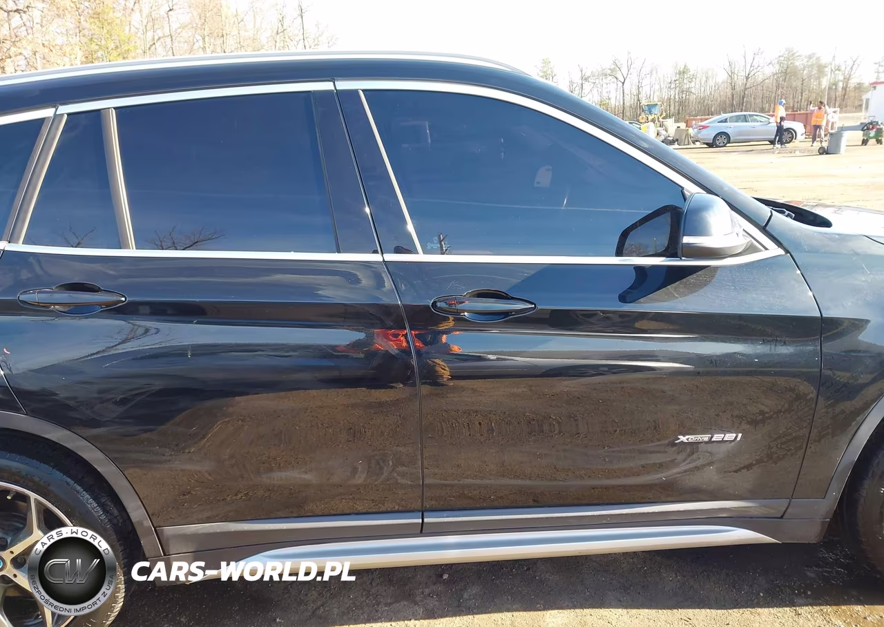 2018 BMW X1 xDrive28I VIN:WBXHT3C39J5L26260 - 13