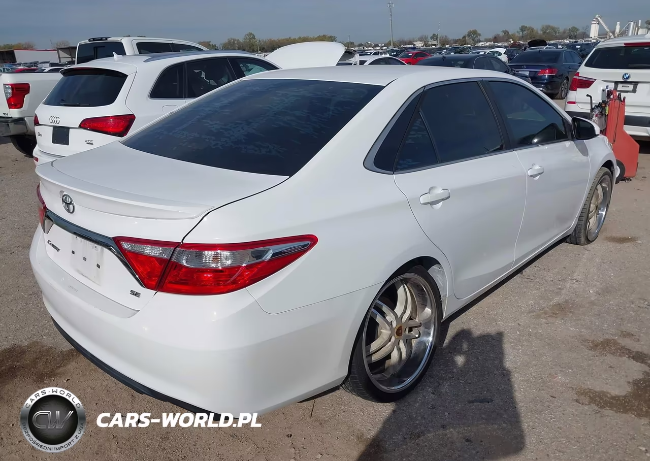 2015 Toyota Camry Se VIN:4T1BF1FK0FU105236 - 4