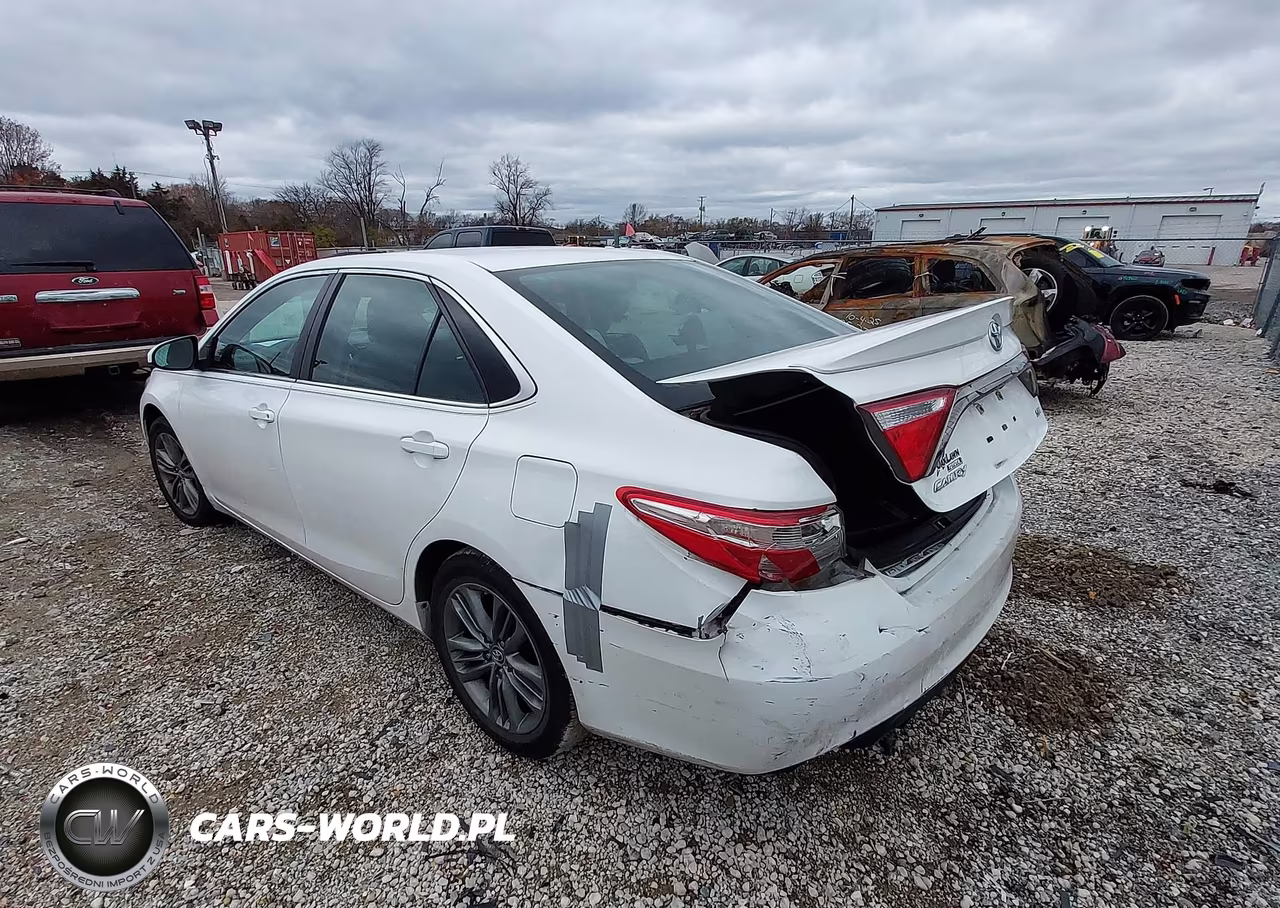 2015 Toyota Camry Se VIN:4T1BF1FK2FU018227 - 3