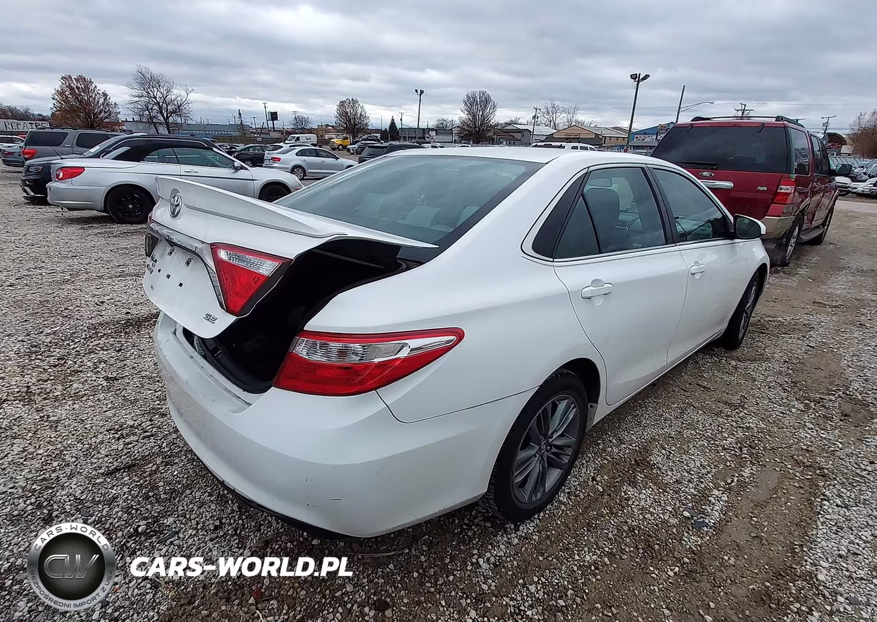 2015 Toyota Camry Se VIN:4T1BF1FK2FU018227 - 4