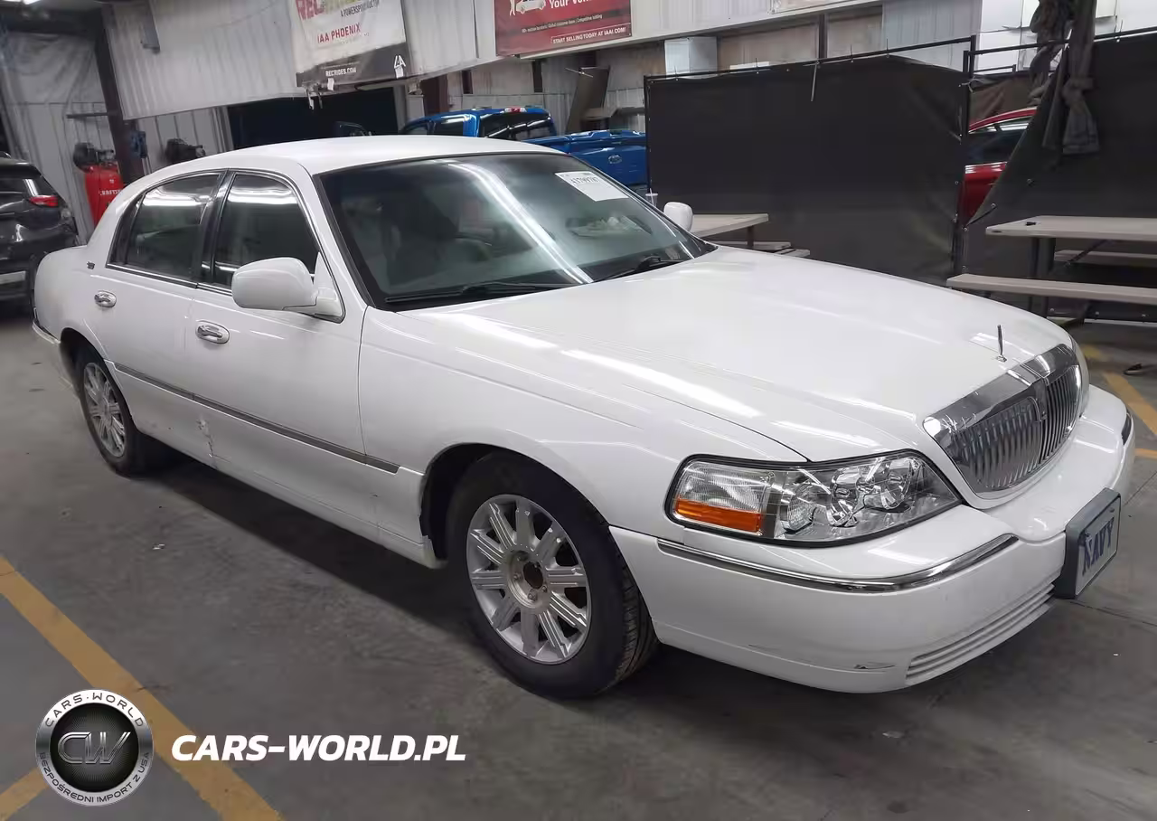 2011 Lincoln Town Car Signature Limited