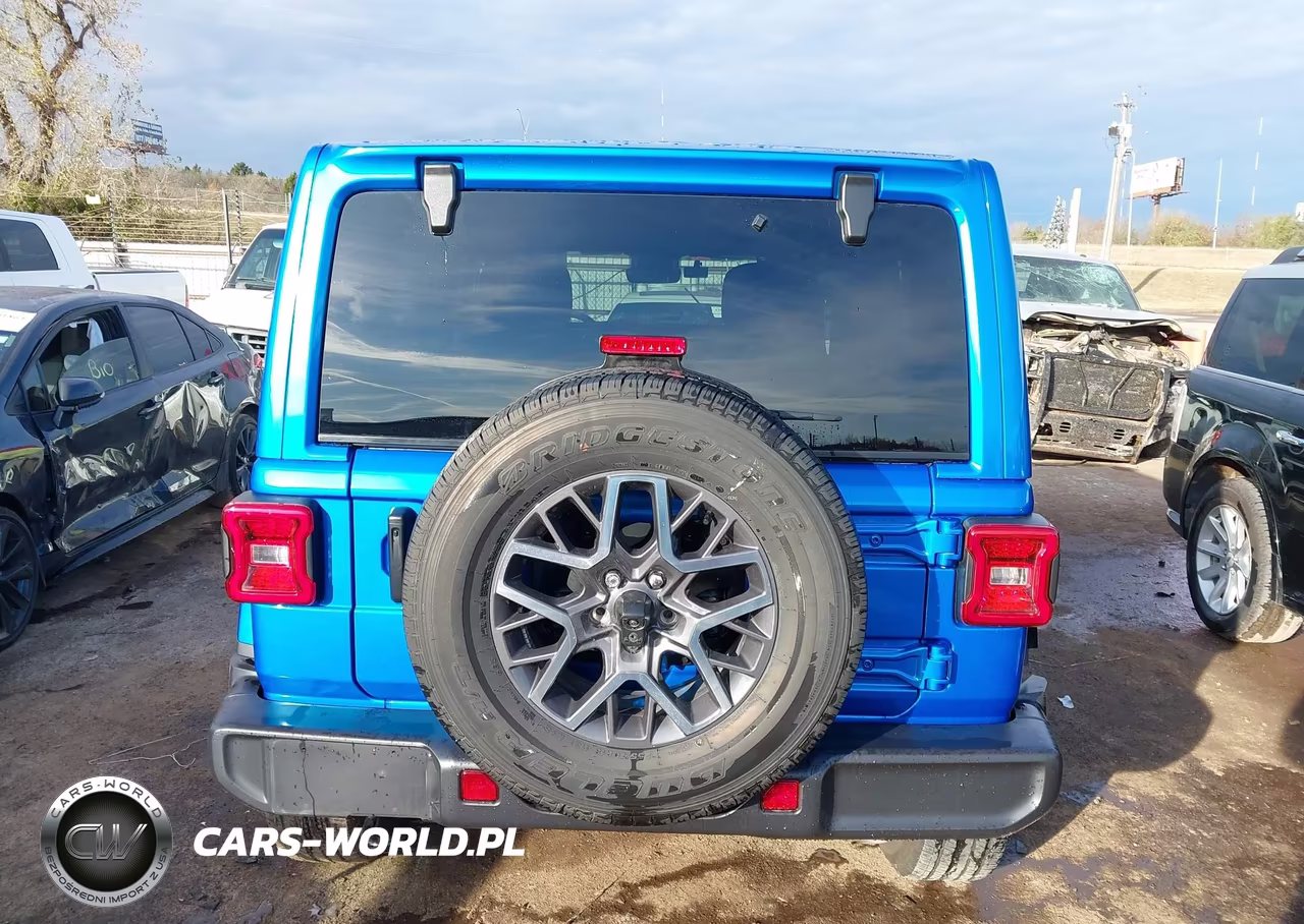 2024 Jeep Wrangler 4-Door Sahara 4X4 VIN:1C4PJXEGXRW264329 - 17