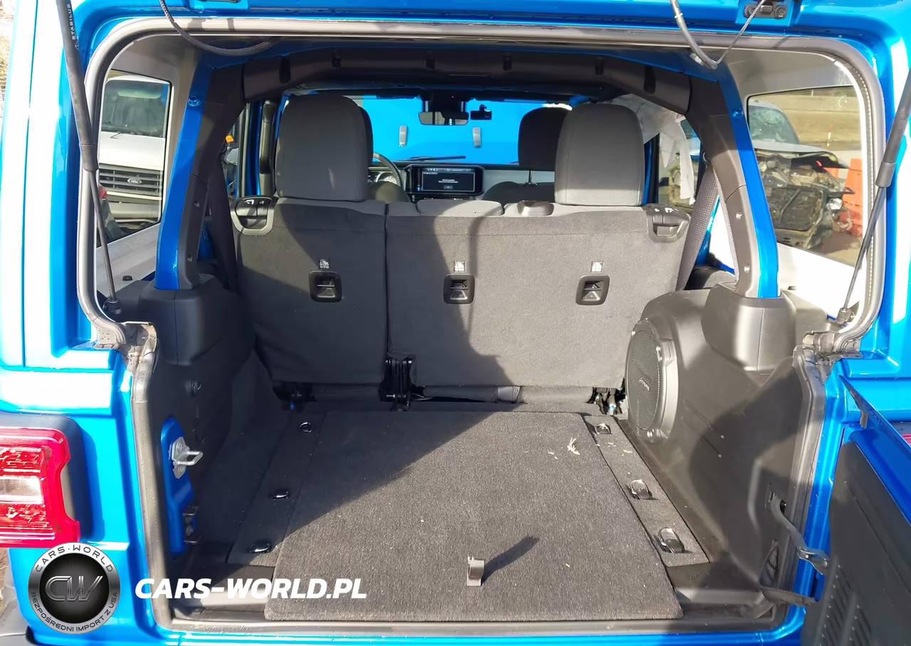 2024 Jeep Wrangler 4-Door Sahara 4X4 VIN:1C4PJXEGXRW264329 - 18