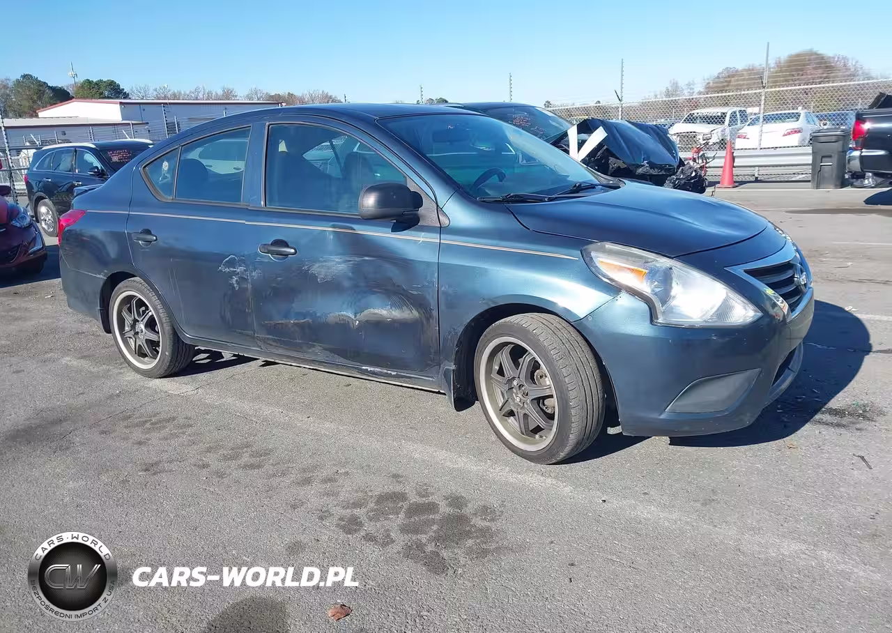 2015 Nissan Versa 1.6 S+