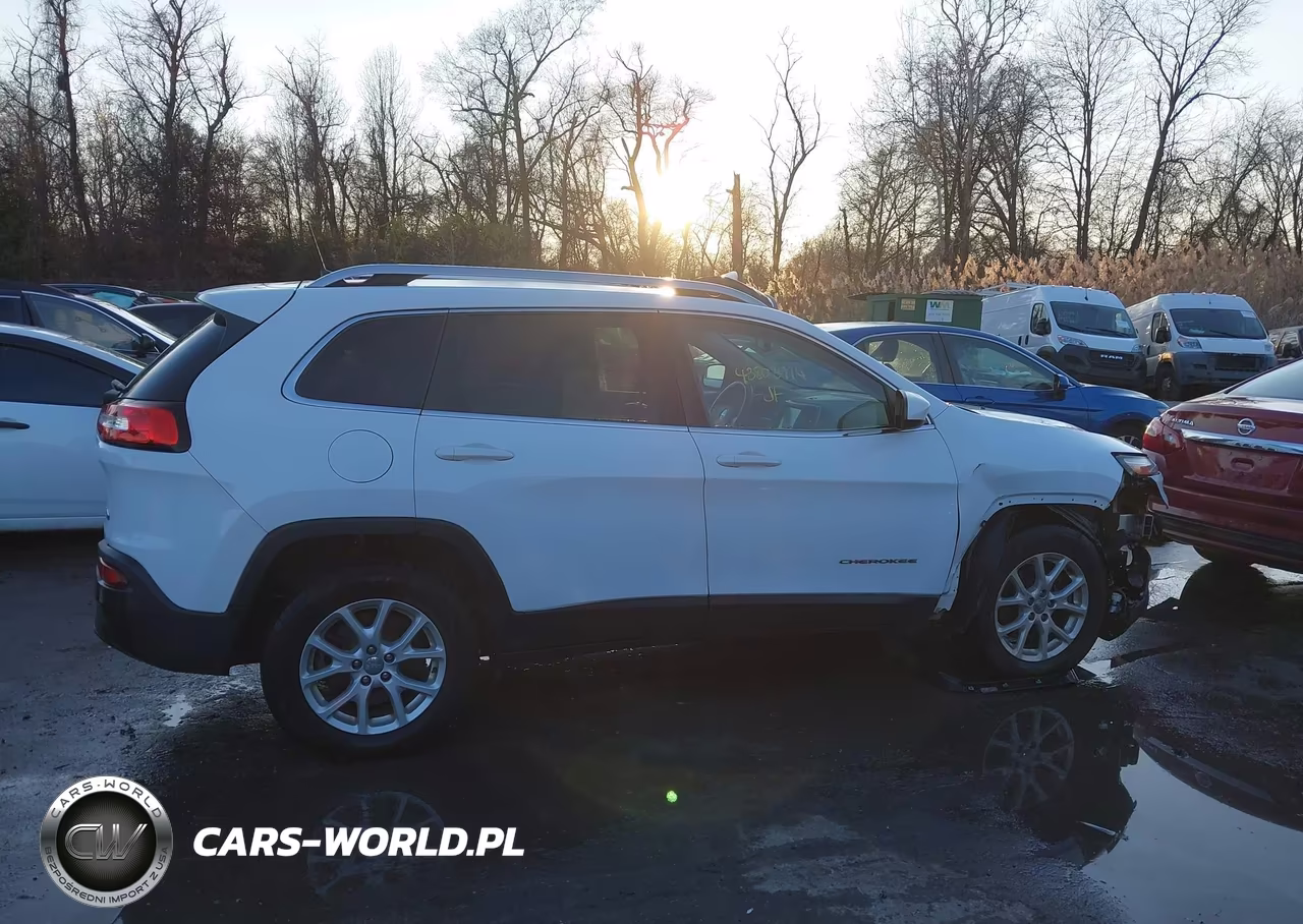 2017 Jeep Cherokee Latitude 4X4 VIN:1C4PJMCB8HD220040 - 13