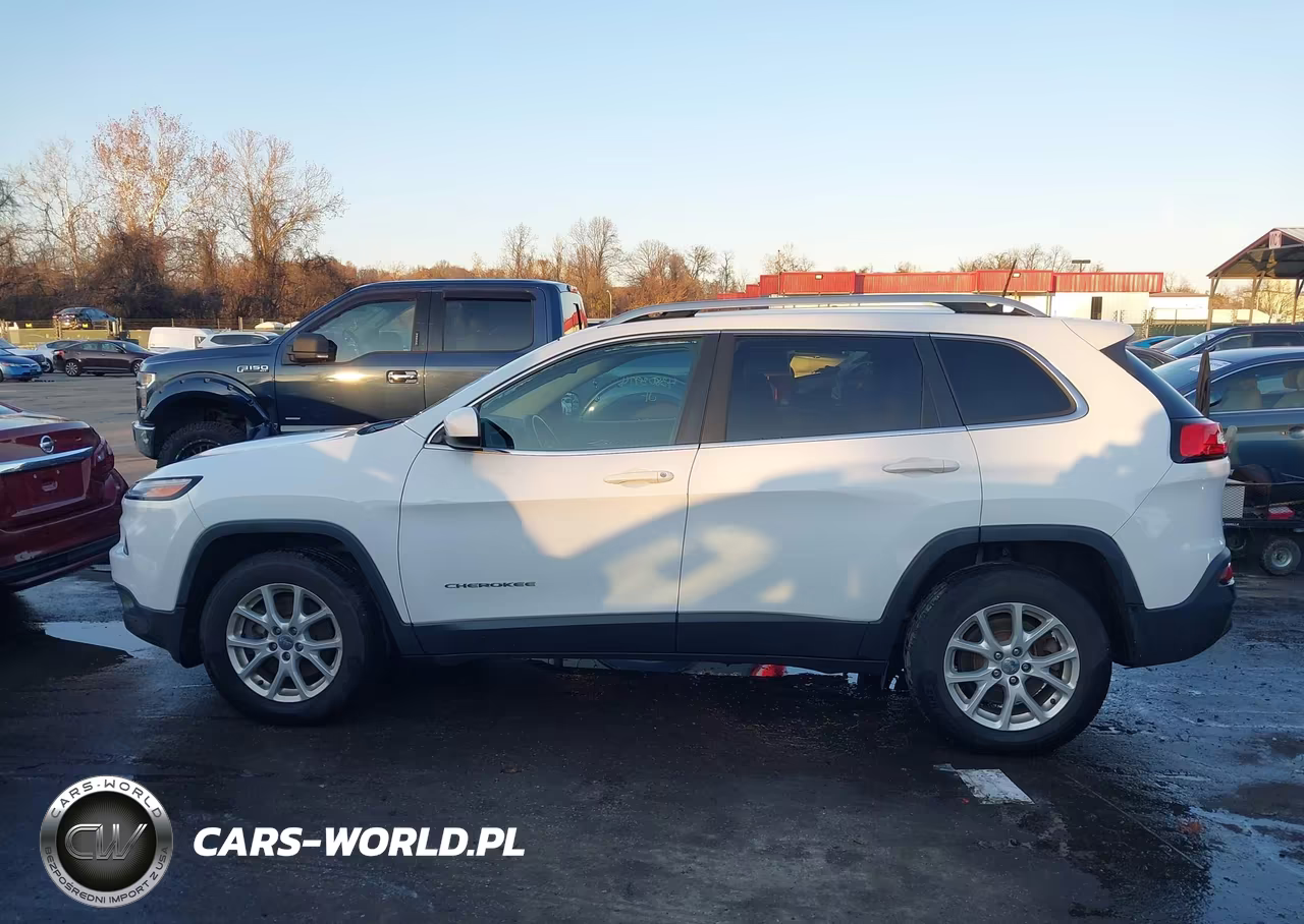 2017 Jeep Cherokee Latitude 4X4 VIN:1C4PJMCB8HD220040 - 14