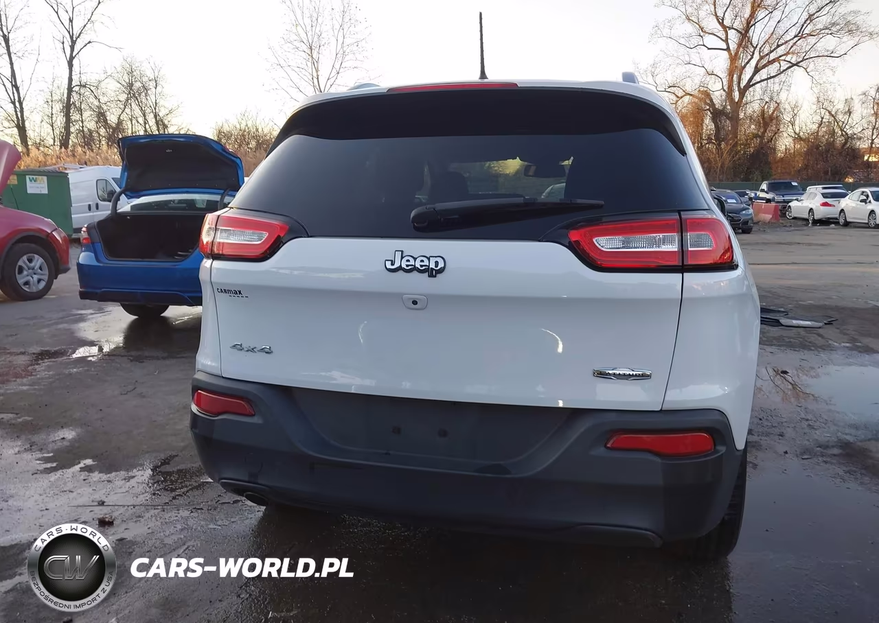 2017 Jeep Cherokee Latitude 4X4 VIN:1C4PJMCB8HD220040 - 16
