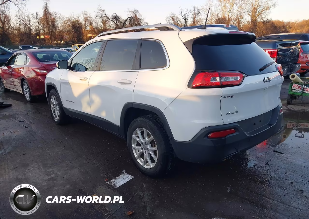 2017 Jeep Cherokee Latitude 4X4 VIN:1C4PJMCB8HD220040 - 3