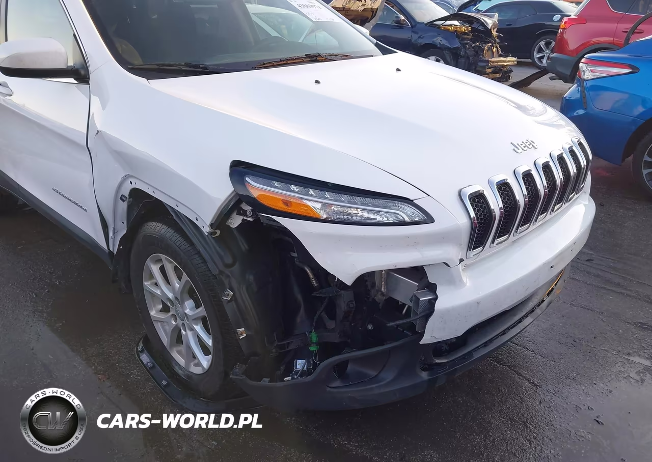 2017 Jeep Cherokee Latitude 4X4 VIN:1C4PJMCB8HD220040 - 6