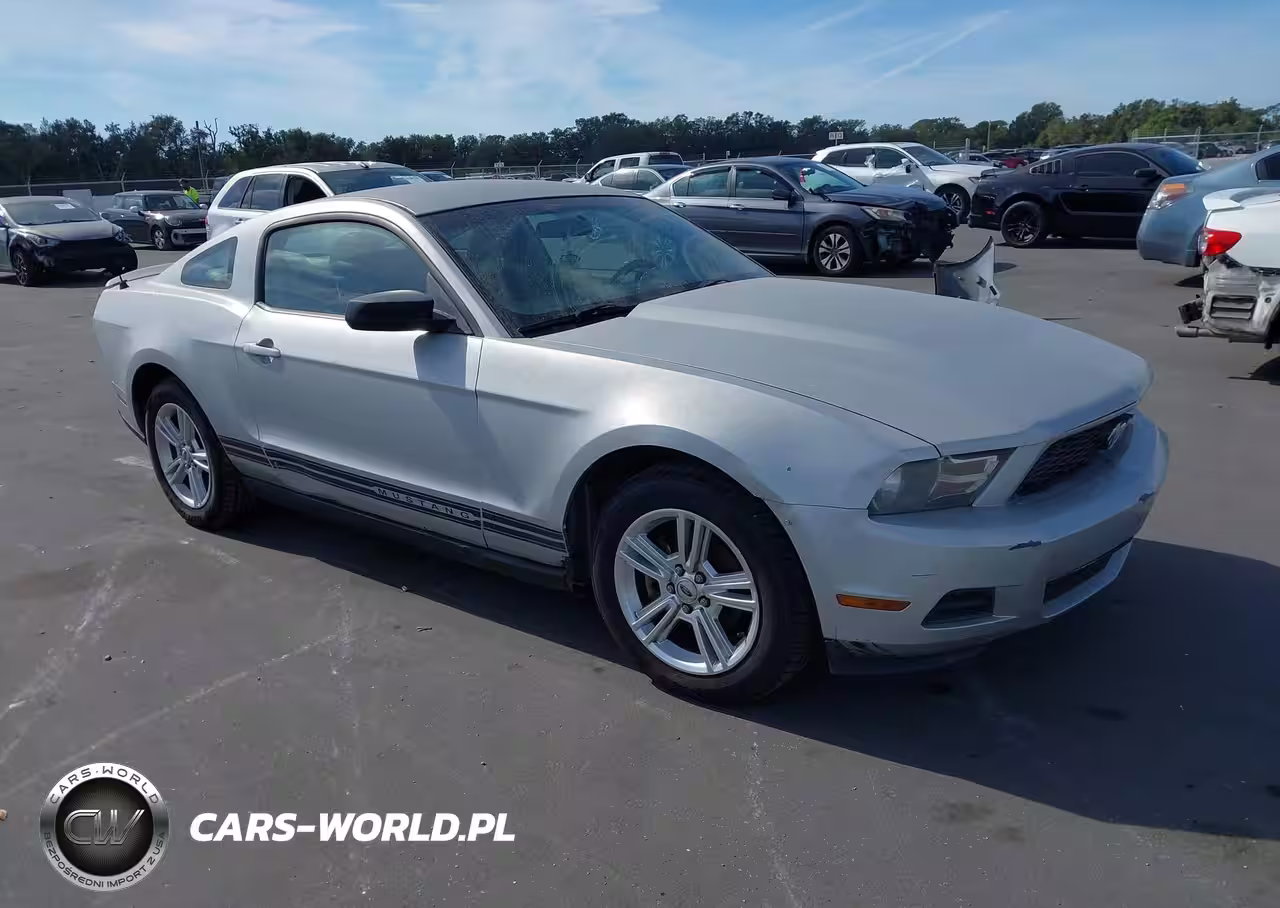 2010 Ford Mustang V6-V6 Premium