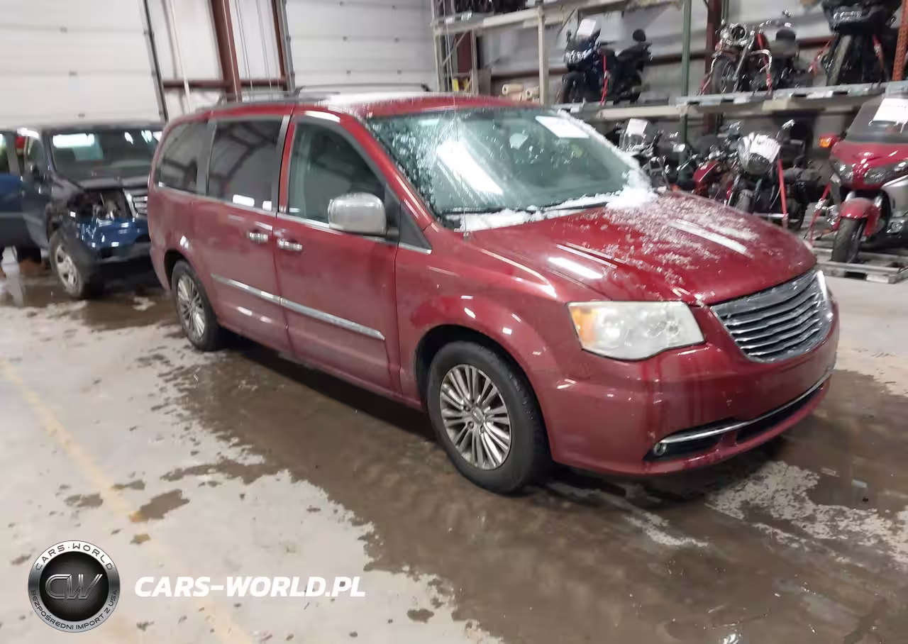 2013 Chrysler Town & Country Touring-L