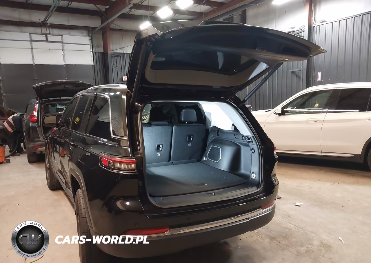 2024 Jeep Grand Cherokee 4Xe VIN:1C4RJYB62RC716589 - 3