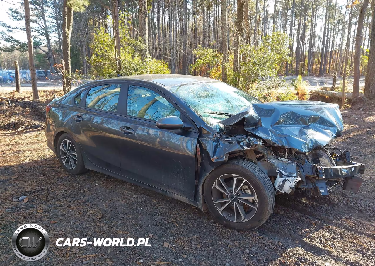 2023 Kia Forte Lxs – zdjęcie 1 z 17