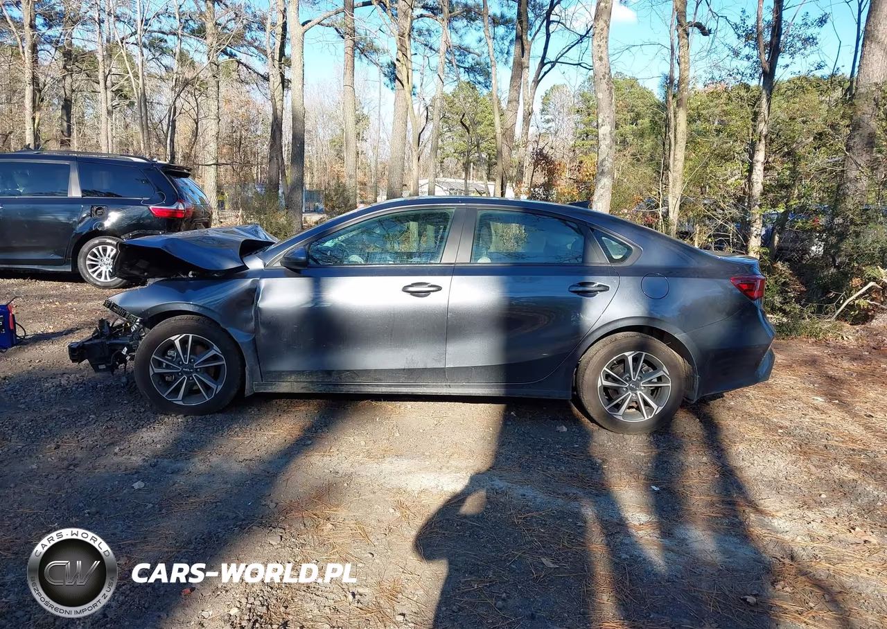 2023 Kia Forte Lxs VIN:3KPF24AD9PE609912 - 15