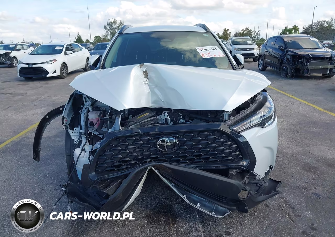 2024 Toyota Corolla Cross Le VIN:7MUCAAAG6RV083882 - 12