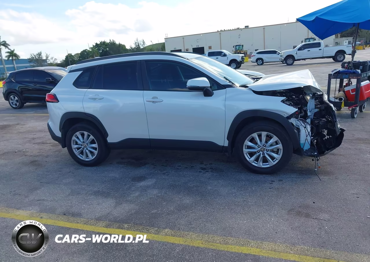 2024 Toyota Corolla Cross Le VIN:7MUCAAAG6RV083882 - 13