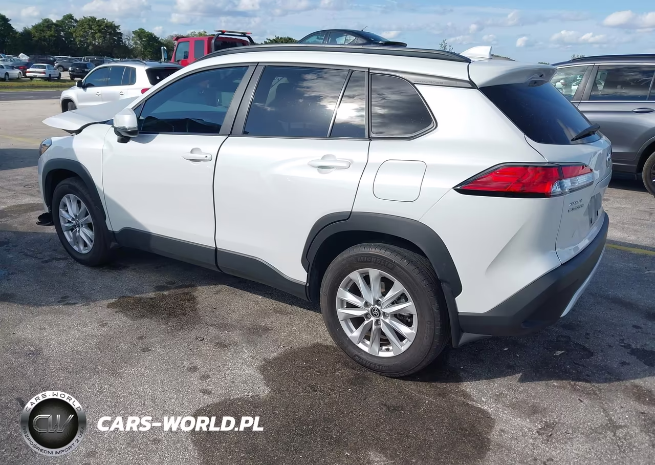2024 Toyota Corolla Cross Le VIN:7MUCAAAG6RV083882 - 3