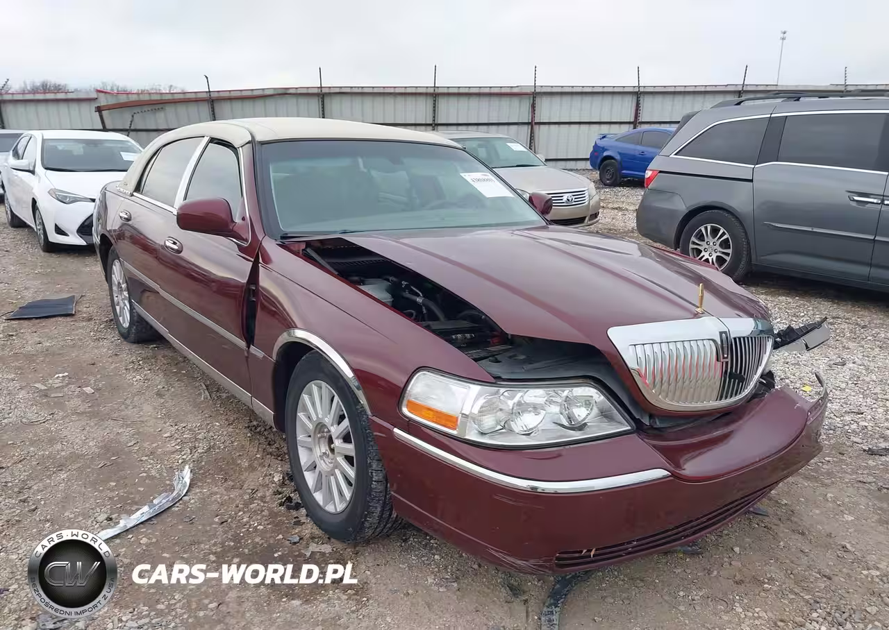 2004 Lincoln Town Car Signature